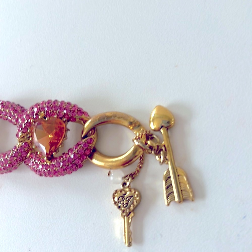BetseyJohnson gold and pink crystals, links bracelet.perfect condition,new!